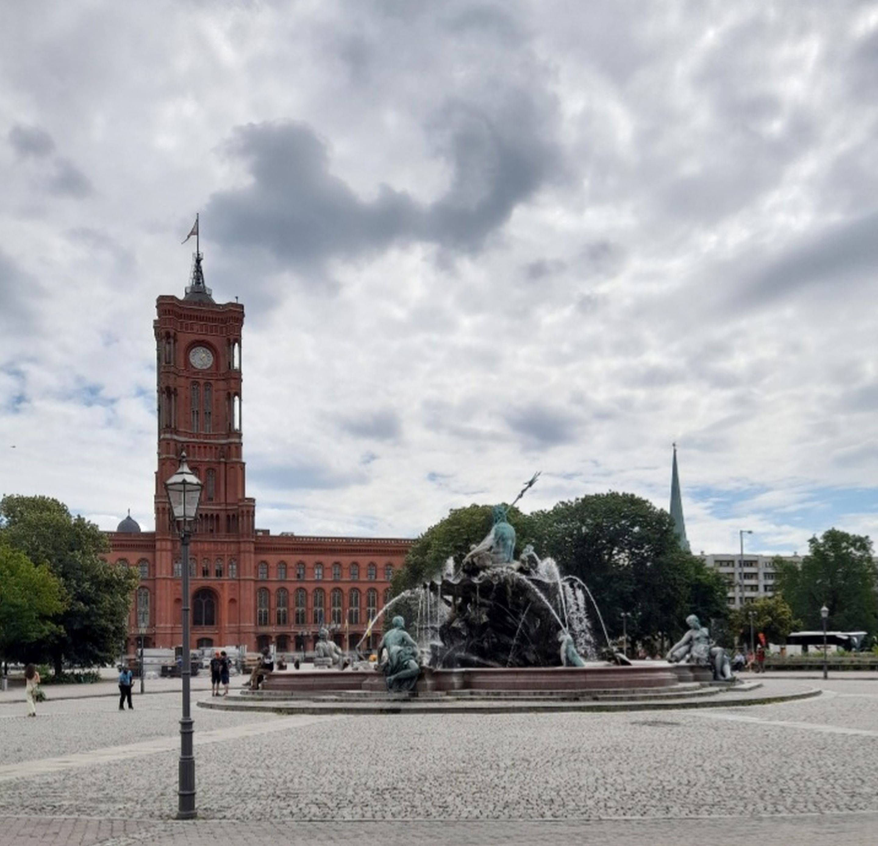 Tag2_RotesRathaus.jpg